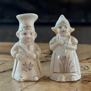 Vintage 1950's Dutch Baker & Wife Salt and Pepper Shakers White & Gold Japan
